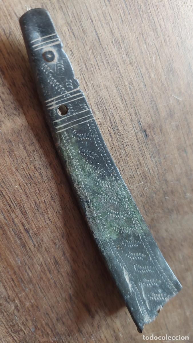 Militaria: Antigua parte de cacha de Navaja en cobre