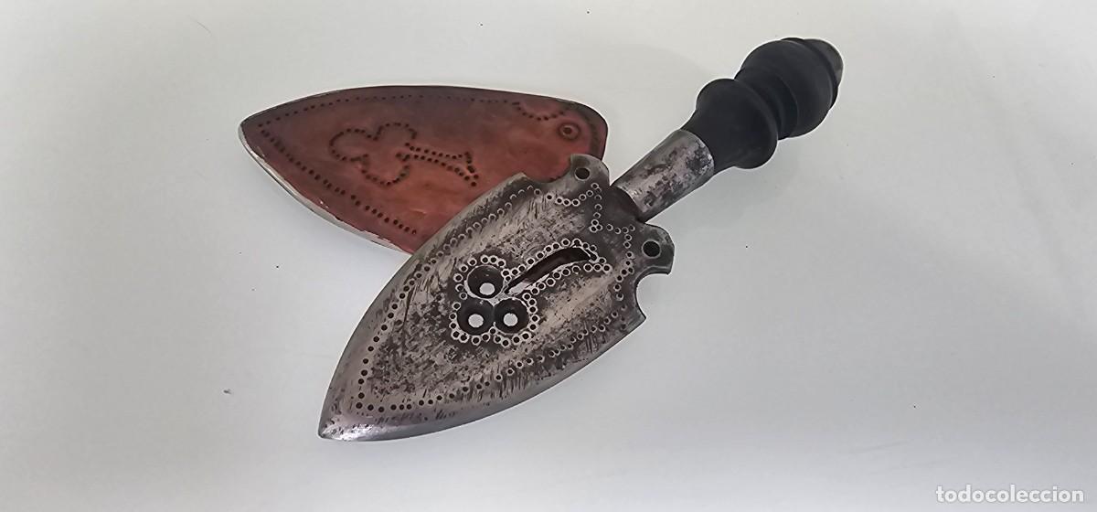 Militaria: Precioso peque&ntilde;o cuchillo muy trabajado siglo XIX