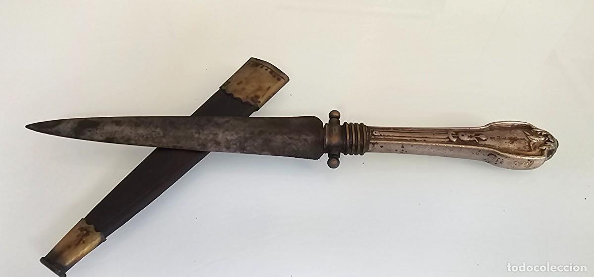 Militaria: Importante daga de plata siglo XIX o anterior