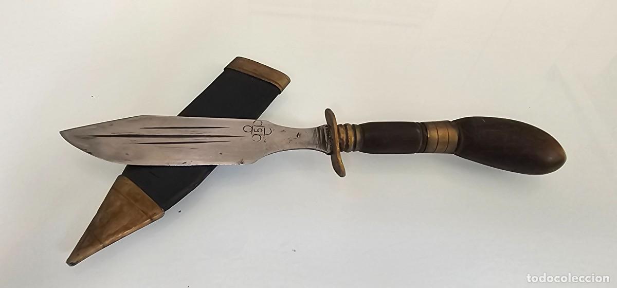 Militaria: Preciosa daga asta siglo XIX