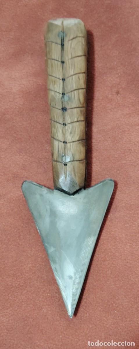 Military Antiques: CUCHILLO LITURGICO PARA CORTAR EL PAN DE LA PROSFORA. ENVIO CERTIFICADO INCLUIDO.