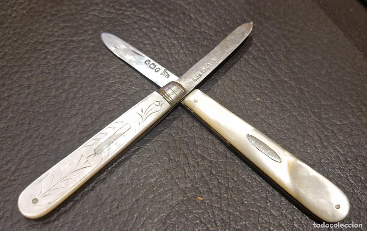 Militaria: Navajas fruteras inglesas de plata con cachas de nacar