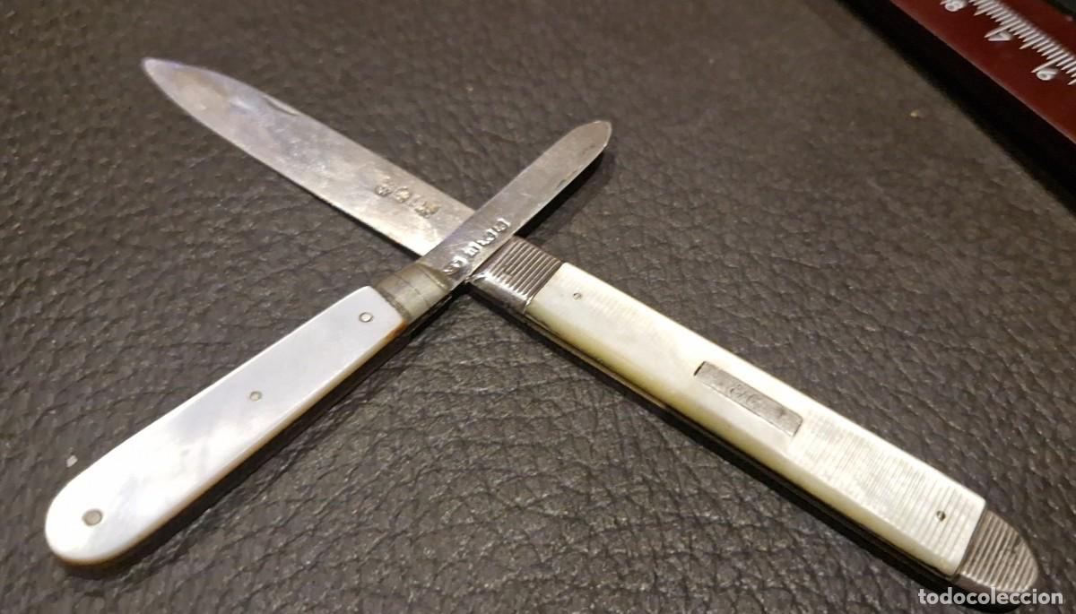 Militaria: Navajas fruteras inglesas de plata con cachas de nacar