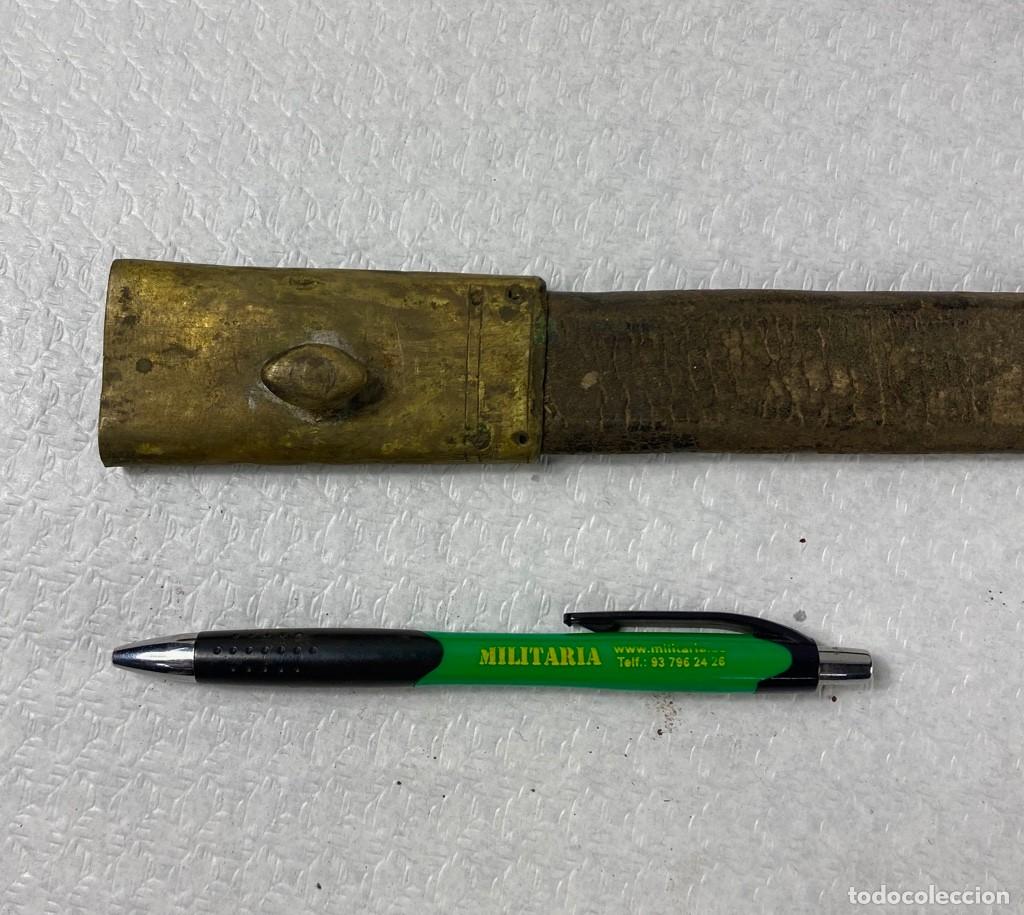 Militaria: VAINA de espada en cuero y lat&oacute;n Siglo XIX Original 72,4cm