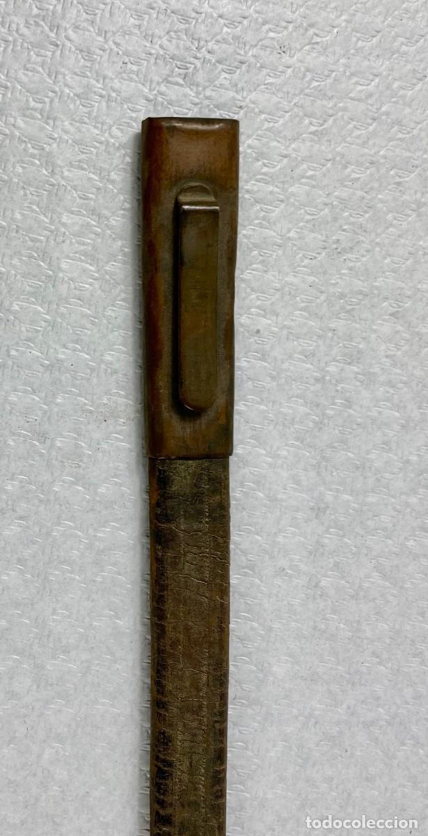 Militaria: VAINA de espada en cuero y lat&oacute;n Siglo XIX Original 61cm