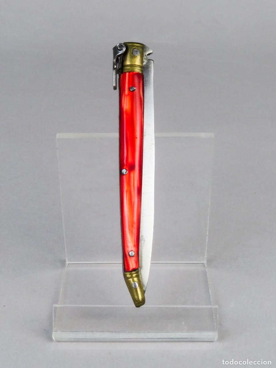 Militaria: Navaja tipo estilete con cachas de celuloide rojo inoxidable Albacete a&ntilde;os 40 o 50