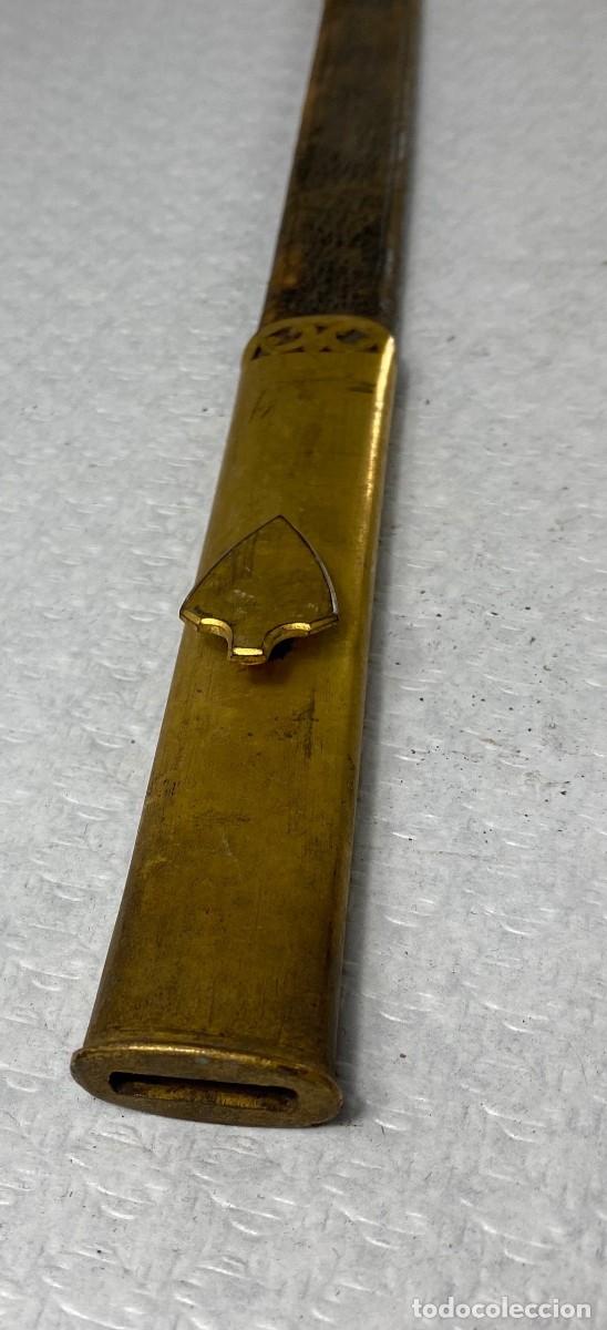 Militaria: VAINA de espada en cuero y lat&oacute;n sobredorado Siglo XIX Original 87,5cm