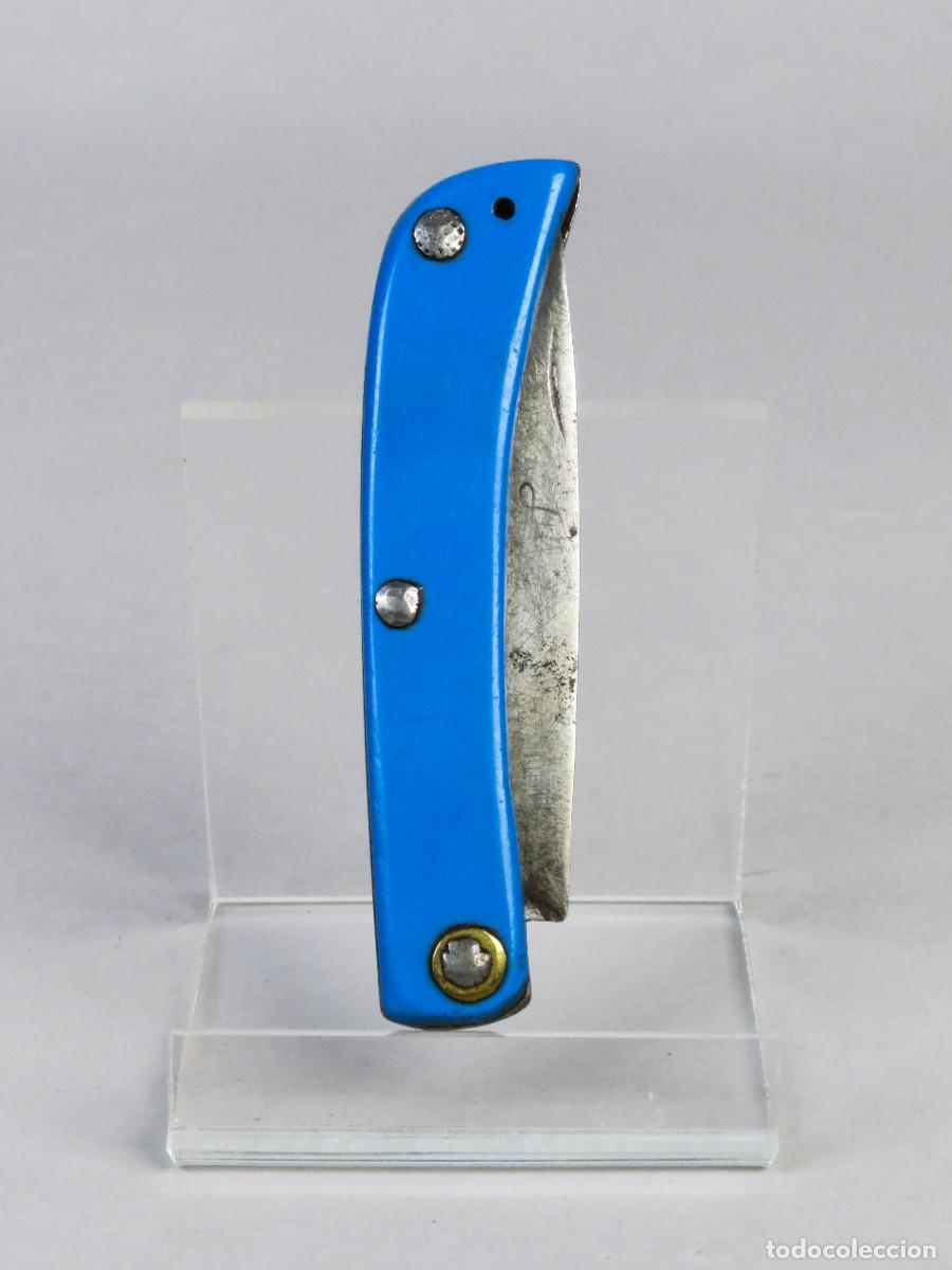 Militaria: Navaja de bolsillo con cachas azules a&ntilde;os 30
