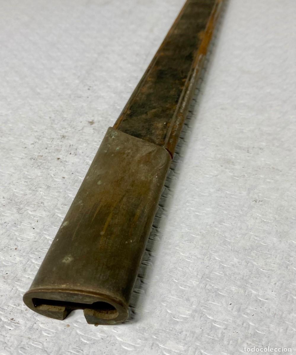 Militaria: VAINA de espada en cuero y lat&oacute;n Siglo XIX Original 80,5cm ARMADA