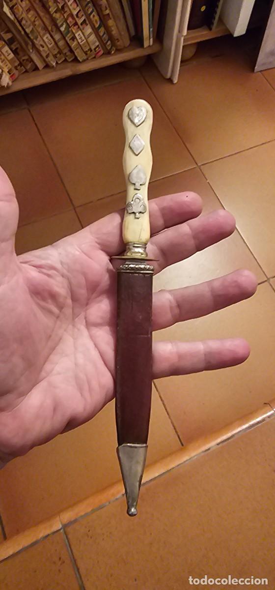 Militaria: Preciosa daga de hueso y plata siglo XIX