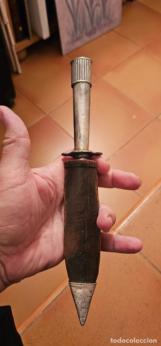 Militaria: Espectacular daga espa&ntilde;ola en plata y con secreto siglo XIX