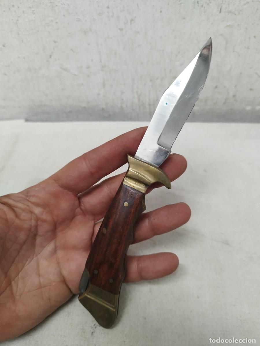 Militaria: Antigua navaja marcada Pakistan.