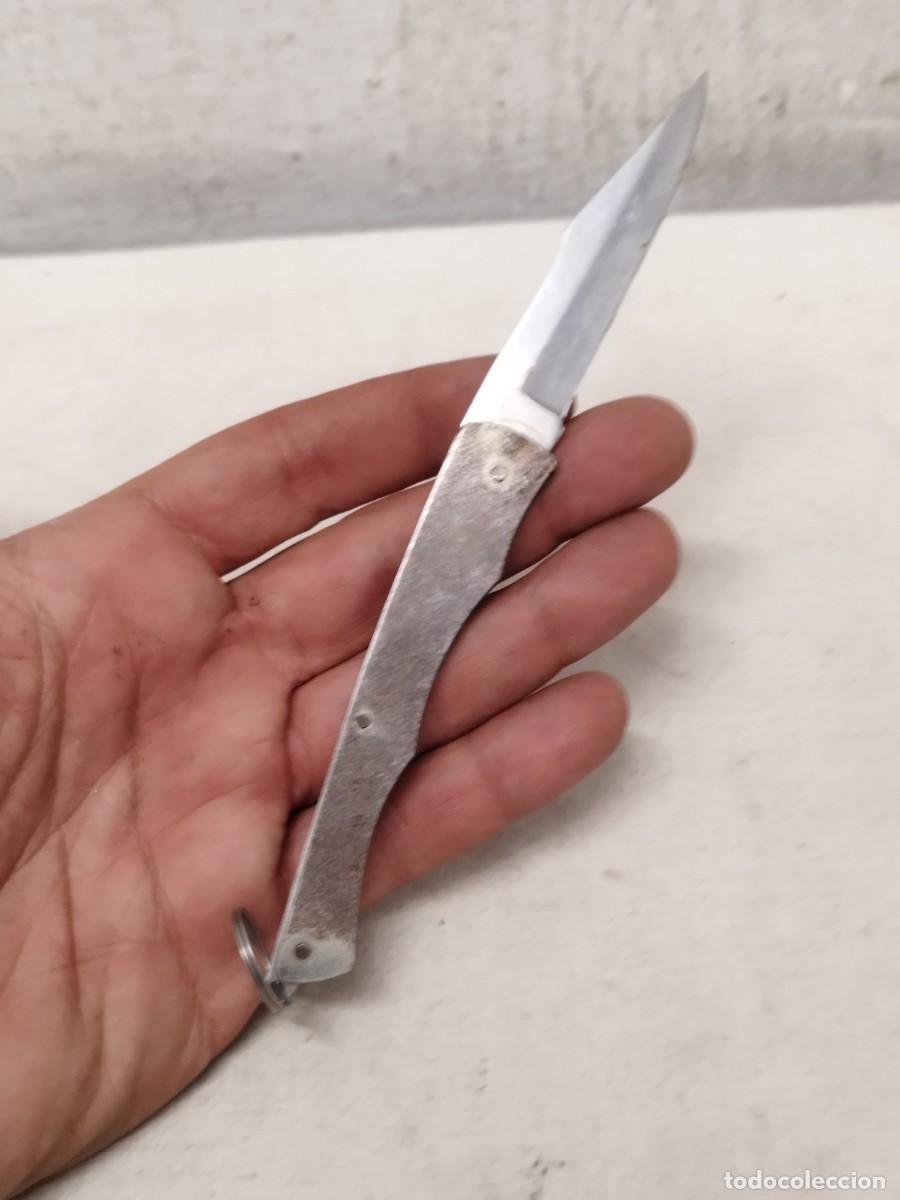 Militaria: Antigua navaja con marcaje a identificar.