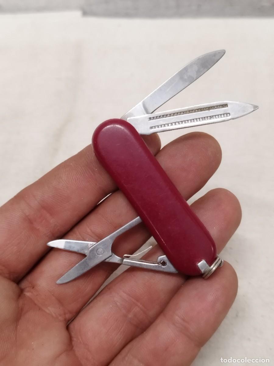 Militaria: Peque&ntilde;a navaja multiusos tipo suiza. Falta palillo.