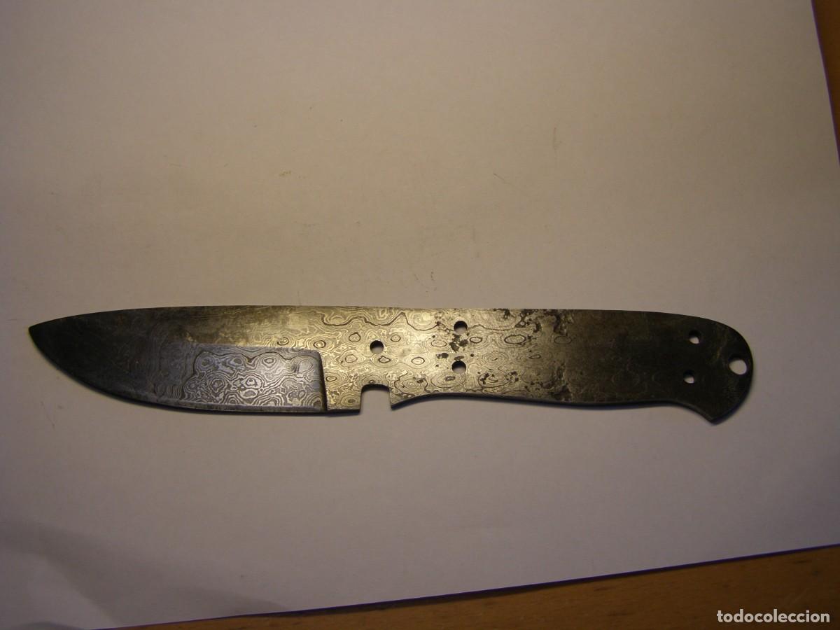 Militaria: Hoja para cuchillo de acero de Damasco.