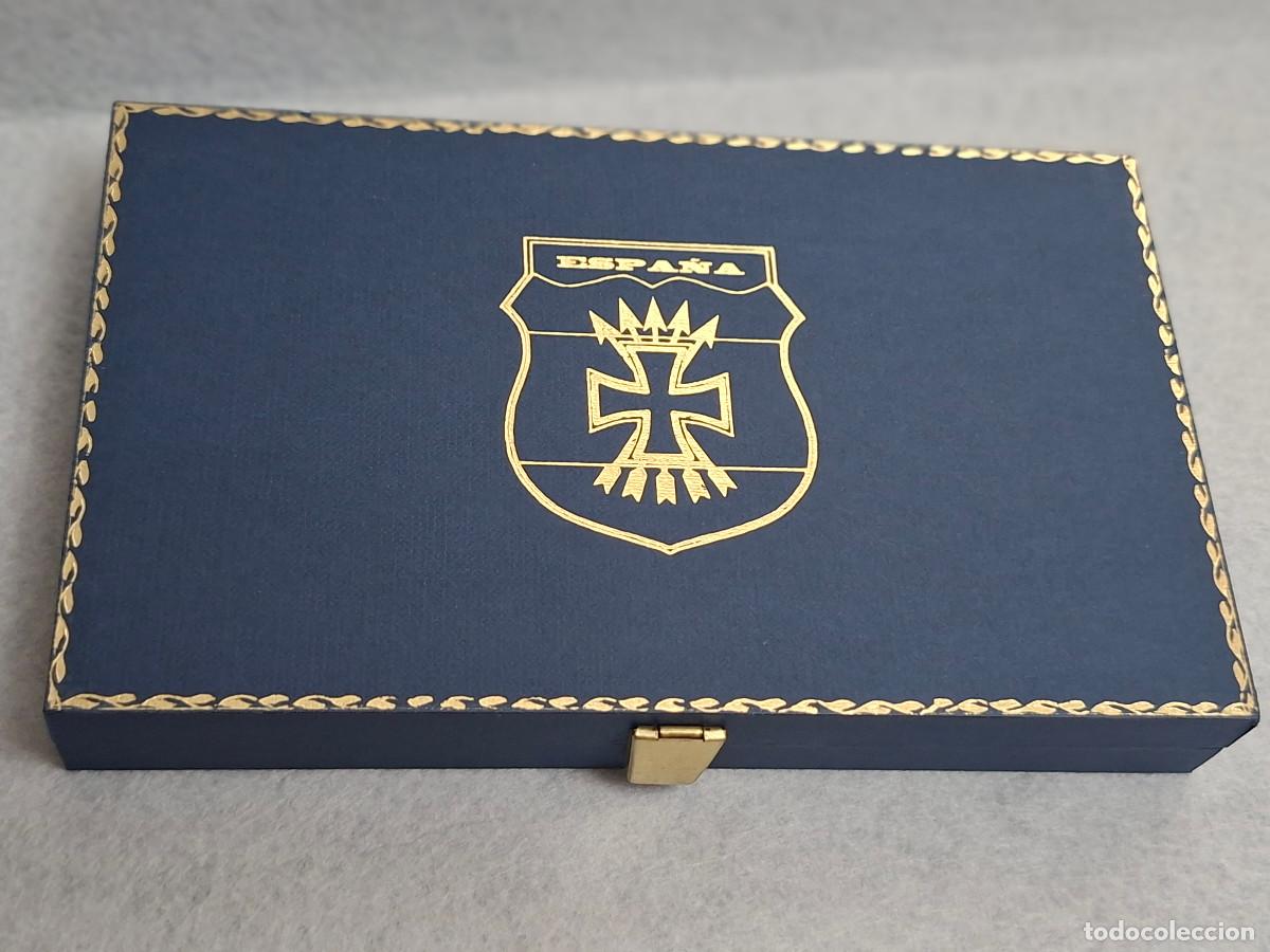 Militaria: Navaja reproduccion division azul.