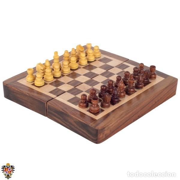 Militaria: MINI AJEDREZ MEDIEVAL TABLERO MADERA MAGNETICO. 15 x 15,50 x 2 CMS