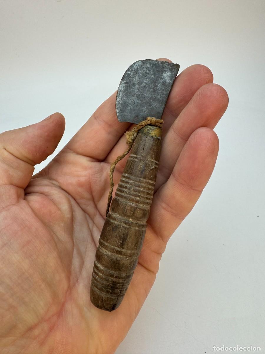 Militaria: Cuchillo espa&ntilde;ol vintage para raspar pieles de caza, d&eacute;cadas de 1940-1950 &ndash; Forjado a mano para desp