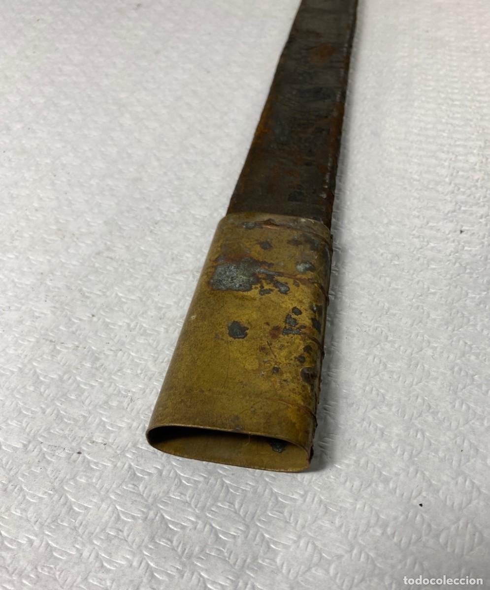 Militaria: VAINA de espada en cuero y lat&oacute;n Siglo XIX Original 75cm