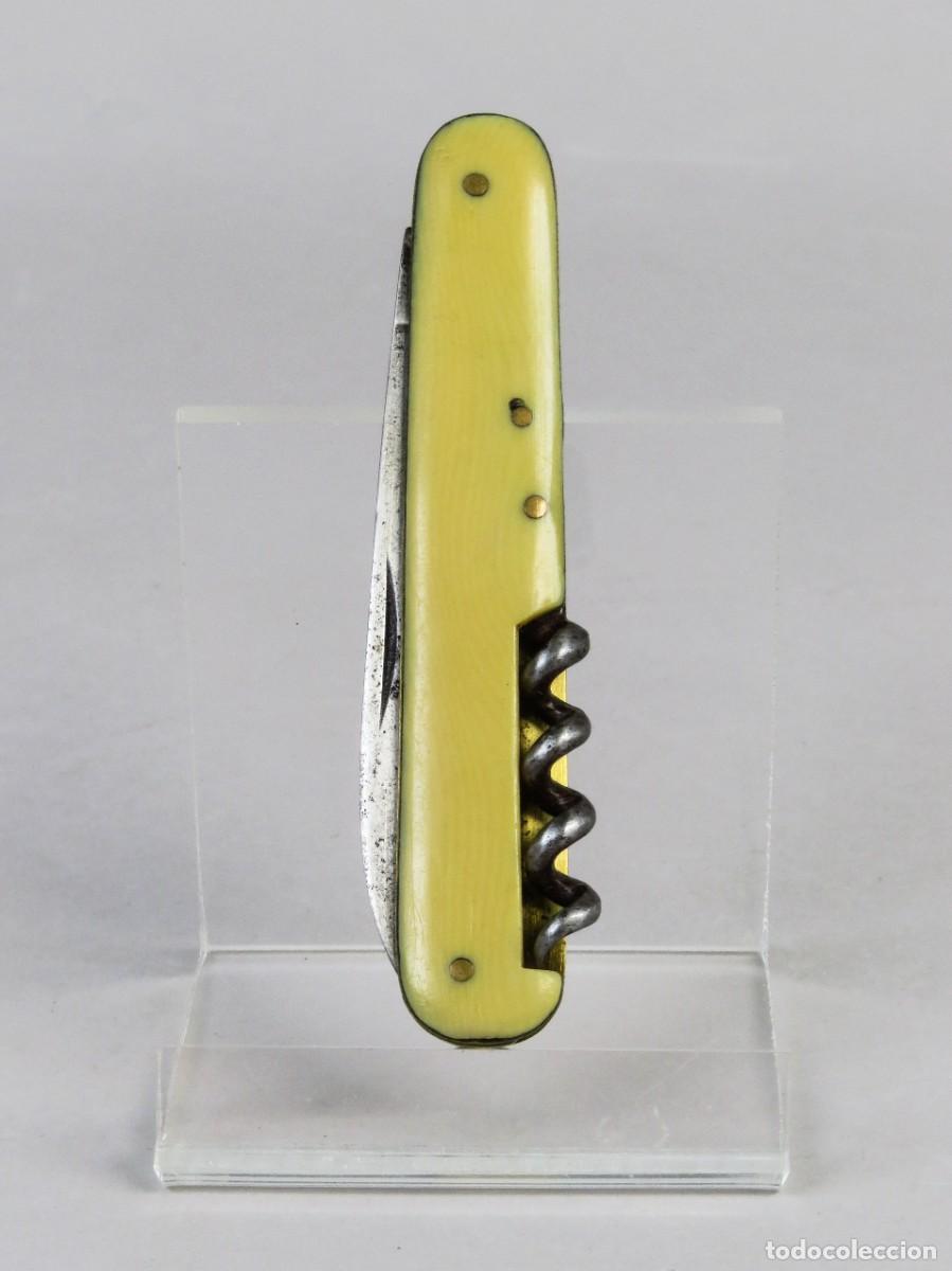 Militaria: Navaja multiusos con cachas de celuloide amarillo y sacacorchos a&ntilde;os 20