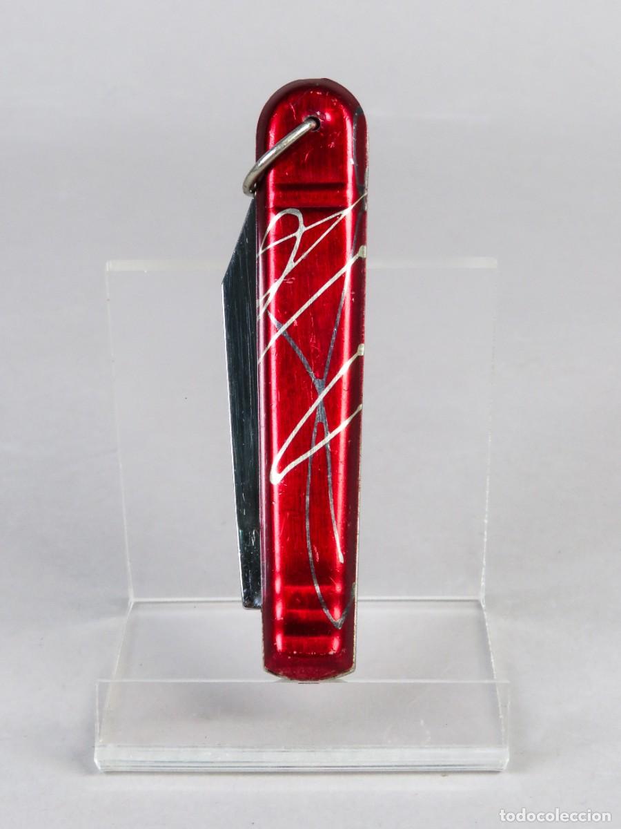 Militaria: Navaja de bolsillo China con cachas rojas metalizadas siglo XX