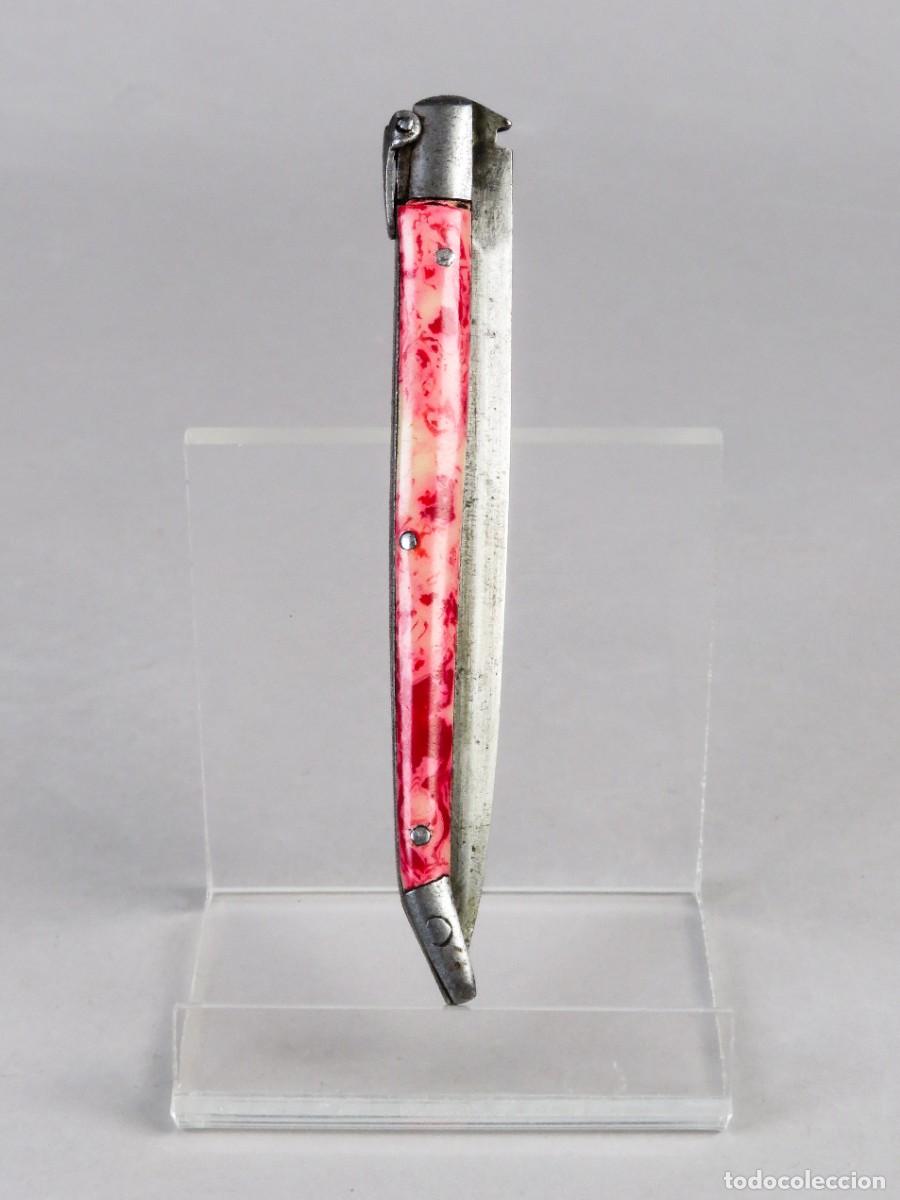 Militaria: Navaja tipo estilete con cachas de celuloide rojo Albacete a&ntilde;os 20 o 30