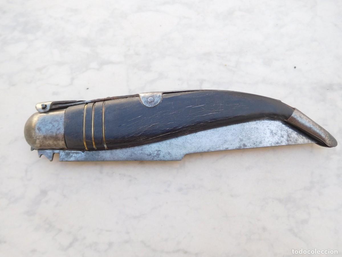 Militaria: Navaja antigua con cachas de asta de toro 5 muelles Mudela?