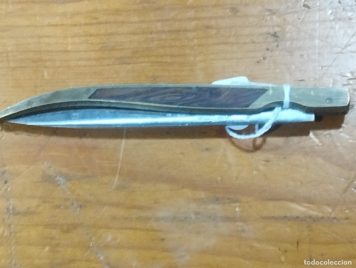 Militaria: NAVAJA CON HOJA DELGADA Y DE LAT&Oacute;N.