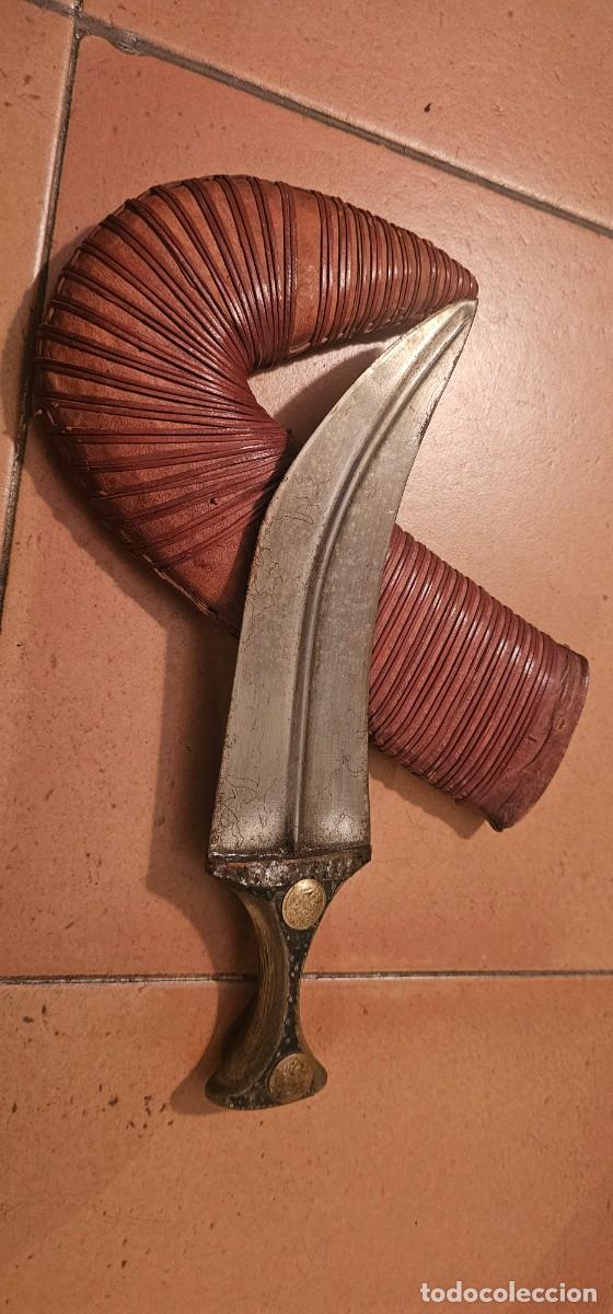 Militaria: Interesante jambiya Yemen antigua