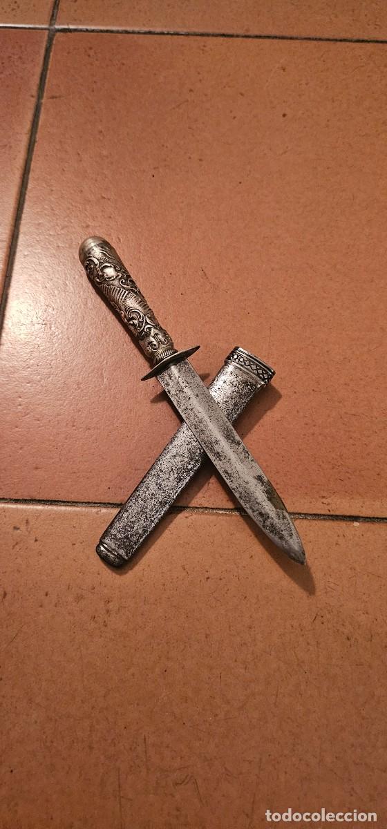 Militaria: Preciosa daga inspiraci&oacute;n asiatica marcada y plata