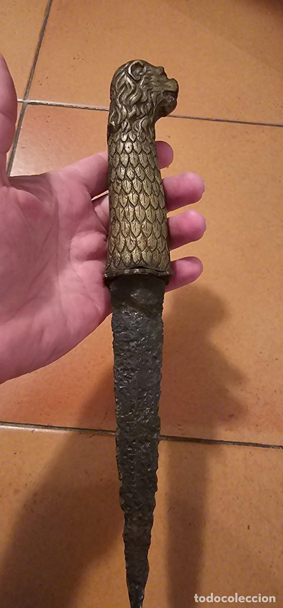 Militaria: Muy bonita antigua daga mango bronce y hoja antigua
