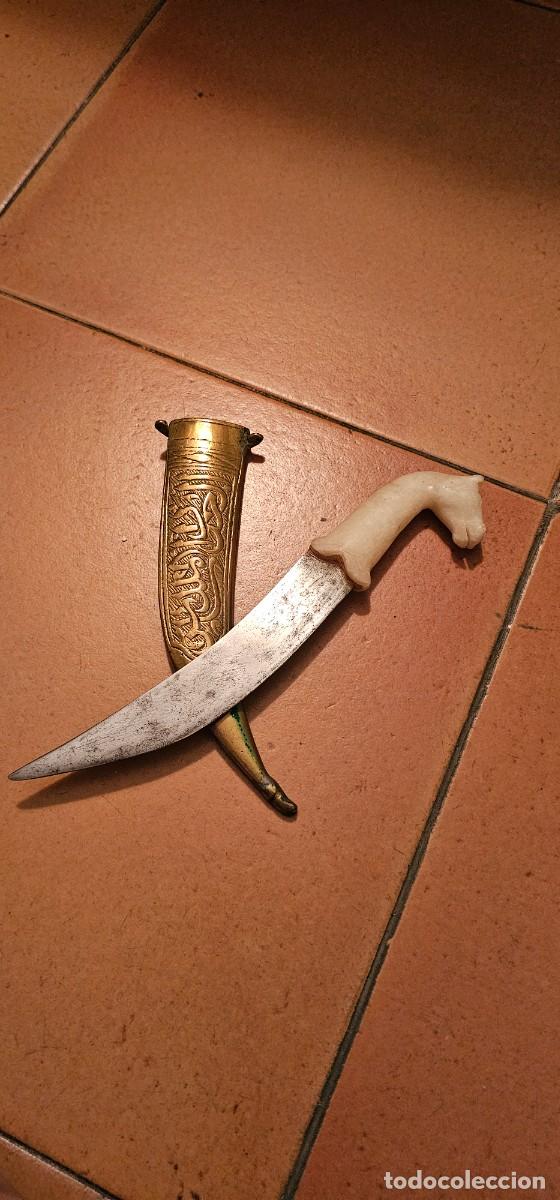 Militaria: Preciosa daga oriente medio mando caballo en piedra antigua