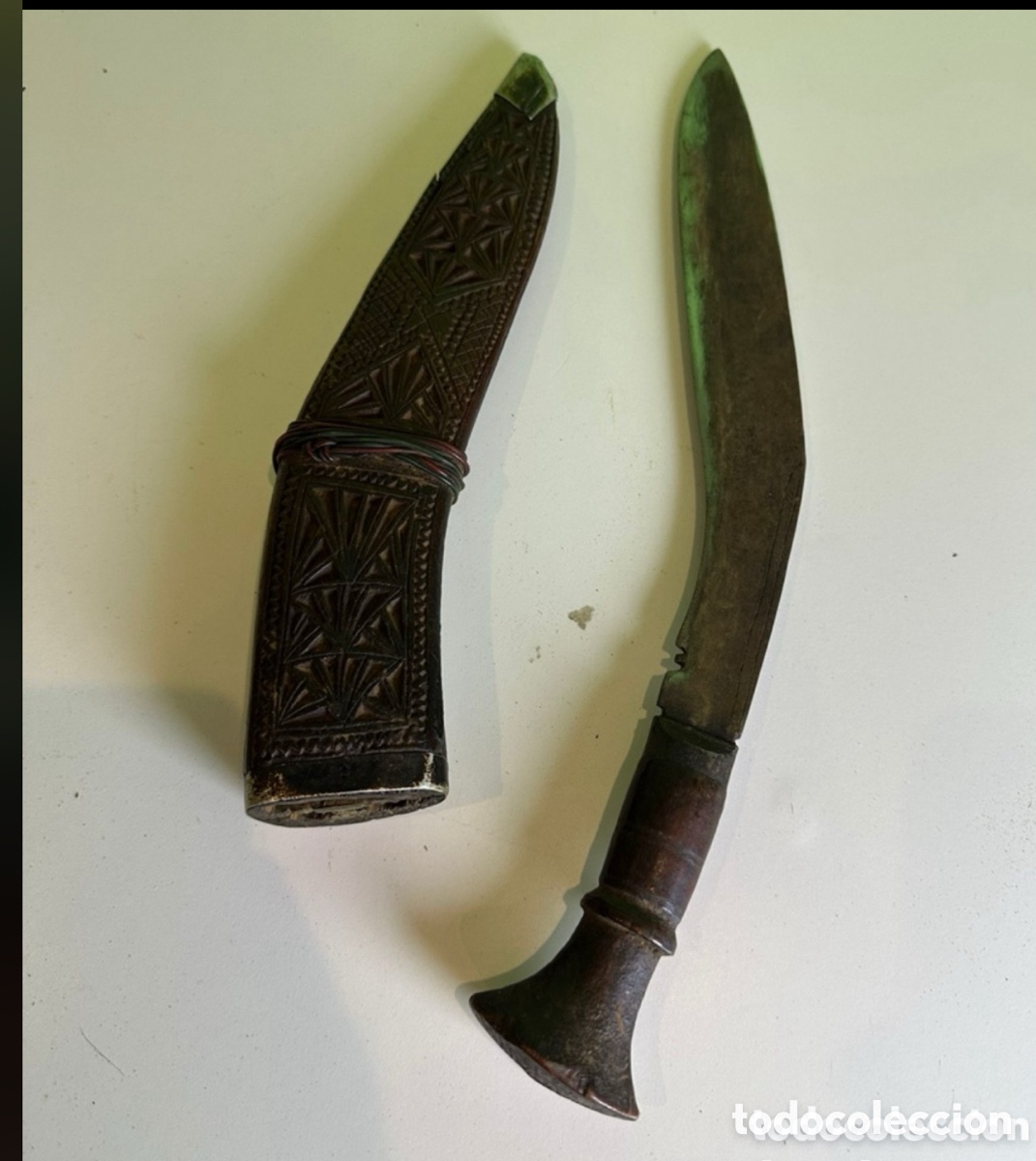 Militaria: Cuchillo Kukri Gurkha Original Siglo XIX - Hierro Forjado y Funda de Madera Tallada - Nepal.