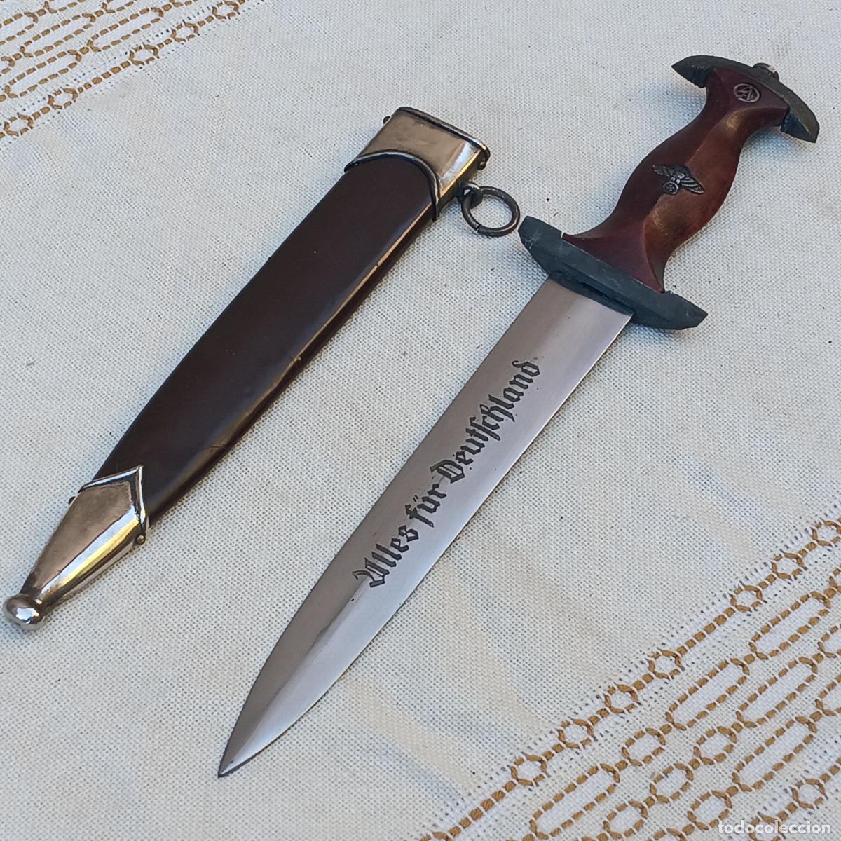 Militaria: CUCHILLO / DAGA ALEMANA NAZI CON SU VAINA.