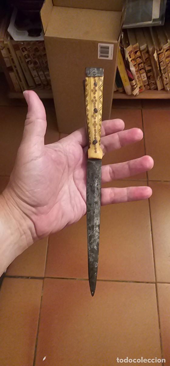 Militaria: Daga muy antigua con rasgos griegos y norte de africa
