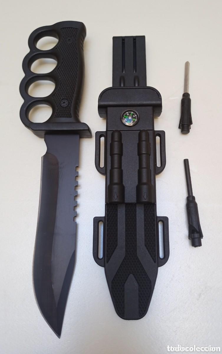 Militaria: CUCHILLO O MACHETE DE SUPERVIVENCIA CON PEDERNAL O FERROCERIO, SILBATO, ROMPE VIDRIOS Y BR&Uacute;JULA
