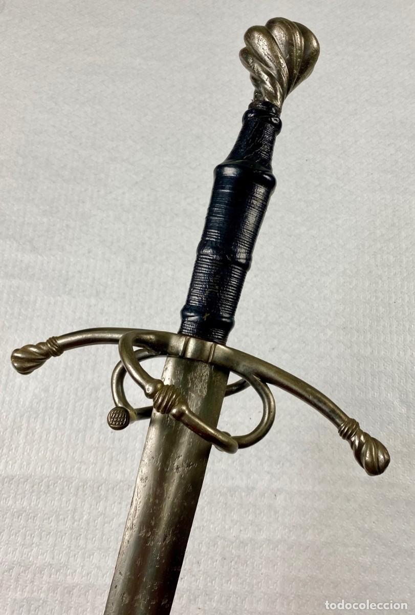 Militaria: Espada de Cruz G&oacute;tica Schlangen Alemania 1502