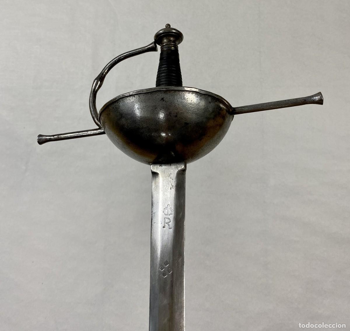 Militaria: Espada Espa&ntilde;ola de taza de finales del Siglo XVIII CARLOS IV TOLEDO R propiedad Real