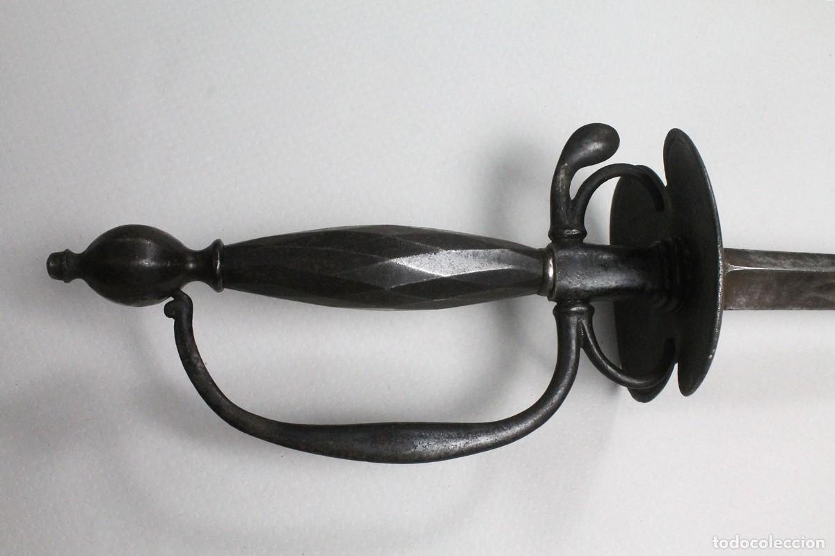 Militaria: ESPADA DE CE&Ntilde;IR ESPA&Ntilde;OLA CONCHAS XVIII 568