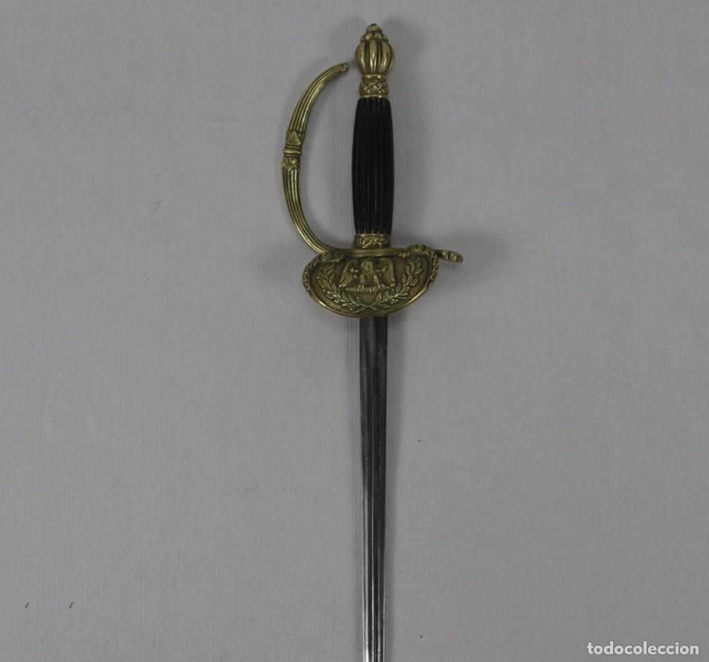 Militaria: Espad&iacute;n Francia Militar para oficial durante el Primer Imperio hoja triangular COULAUX & CIE KLINGEN