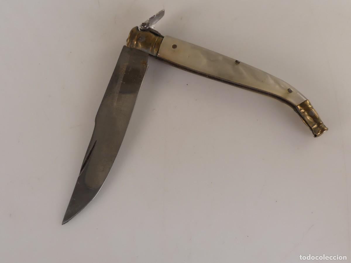 Militaria: BONITA NAVAJA DE BOLSILLO CACHAS DE PLASTICO OBJETO DE COLECCI&Oacute;N