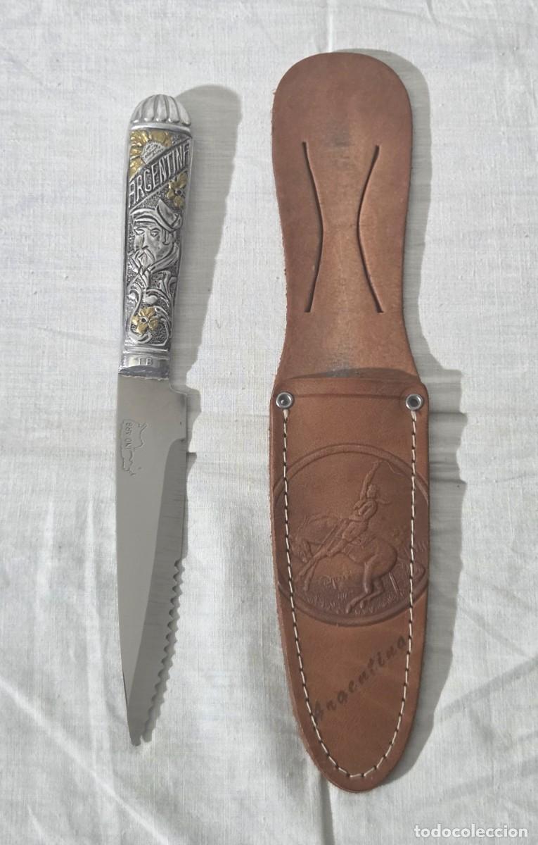 Militaria: Cuchillo en alpaca, Argentina, Funda de cuero