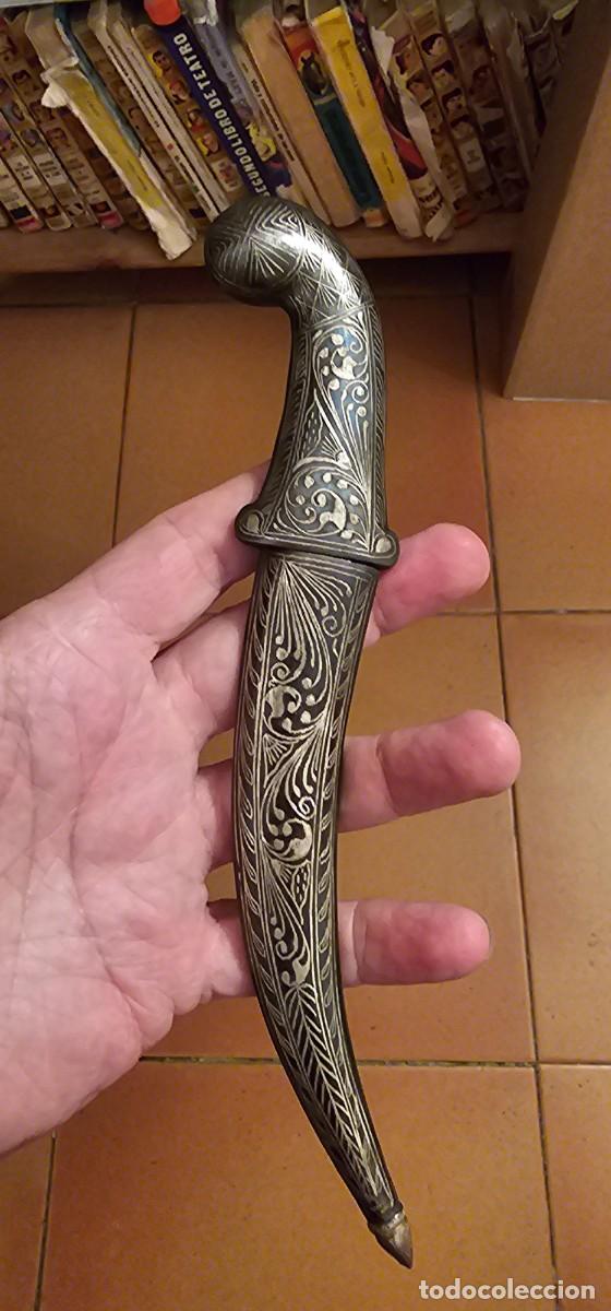 Militaria: Peque&ntilde;a daga India o ir&aacute;n laminada plata