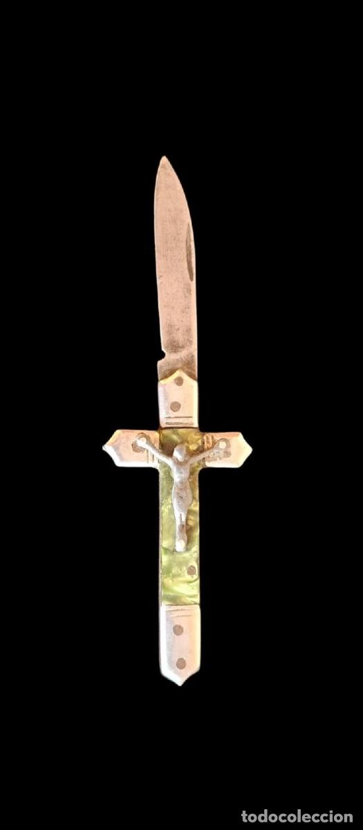 Militaria: (PUB-260702)Antiguo CRUCIFIJO NAVAJA &rdquo;MATAMONJAS&rdquo;.
