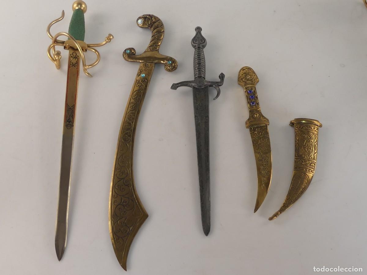 Militaria: MINIATURAS DE SABLES Y CUCHILLO BONITOS OBJETOS DE DECORACION