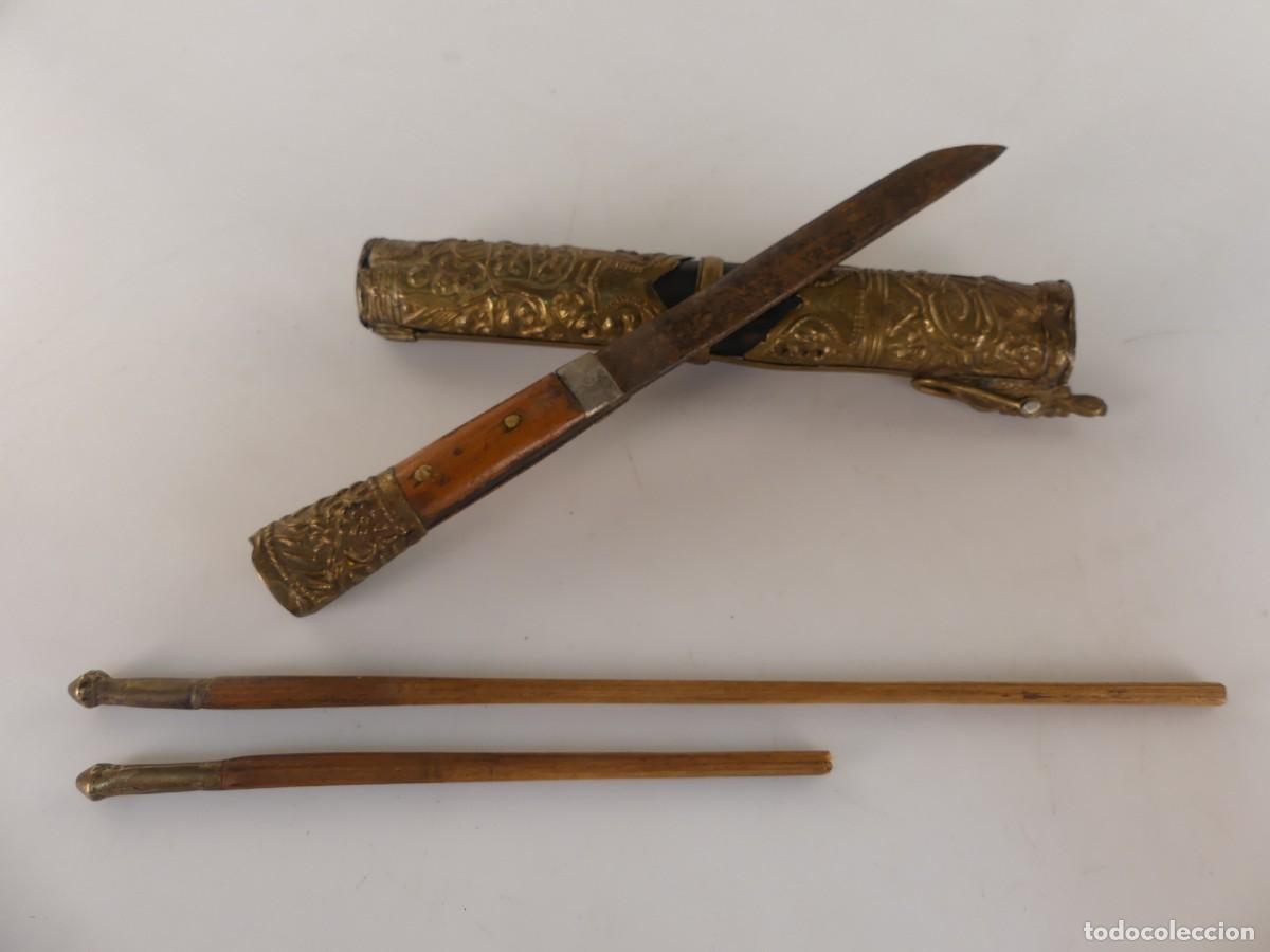 Militaria: INTERESANTE CUCHILLO CON PALILLOS CHINOS PARA VIAJE