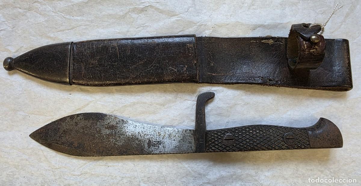 Militaria: Machete de la COES, variante marcaje FNT sin Toledo y hoja grabada Arriba Espa&ntilde;a y en el otro lado..