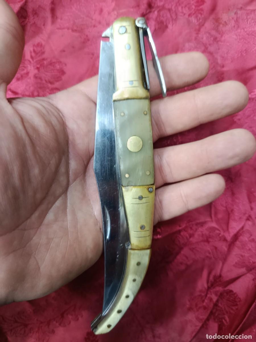 Militaria: Espectacular navaja antigua,mango de lat&oacute;n y hueso