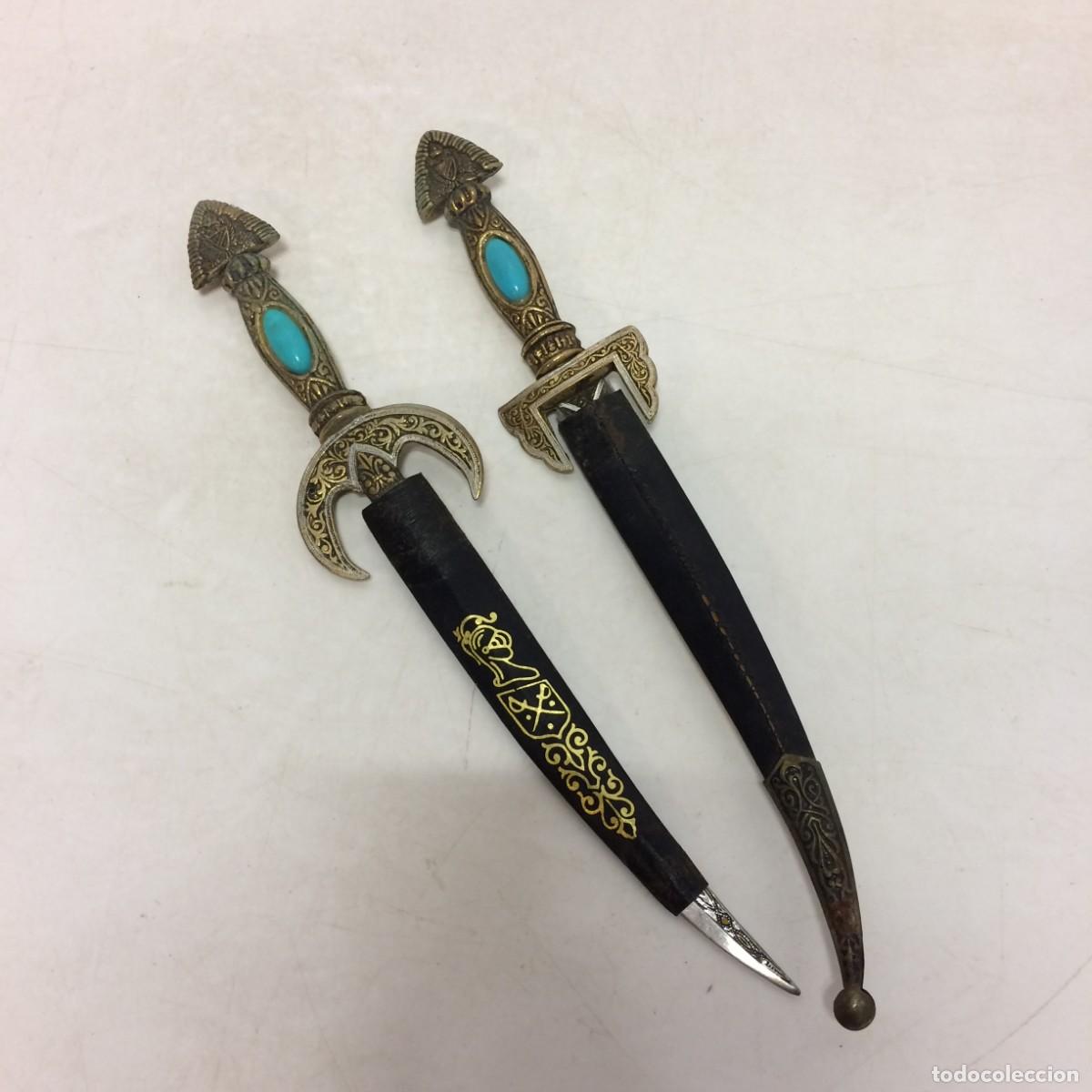 Militaria: Lote de 2 Dagas / Daga con fundas - Decoraci&oacute;n / Vintage