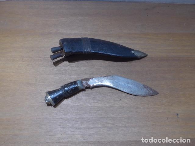 Militaria: Antiguo peque&ntilde;o cuchillo kukri con sus afiladores y con su funda, de Nepal o India.